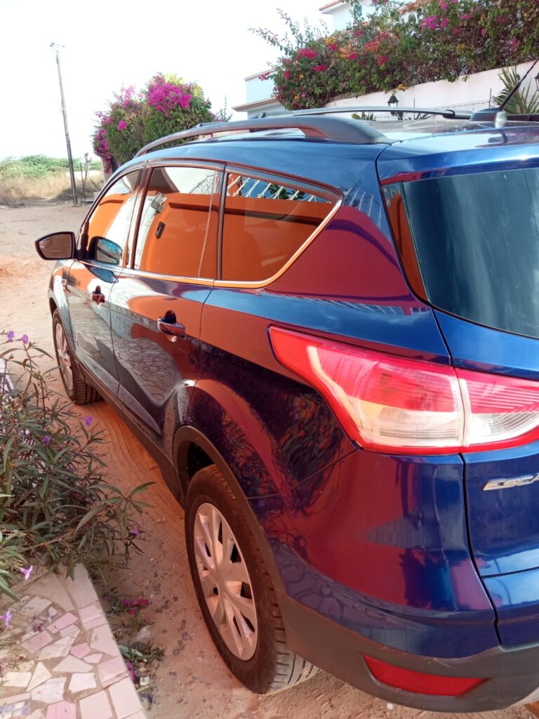 Location Ford Escape 2013 Yottogay 02